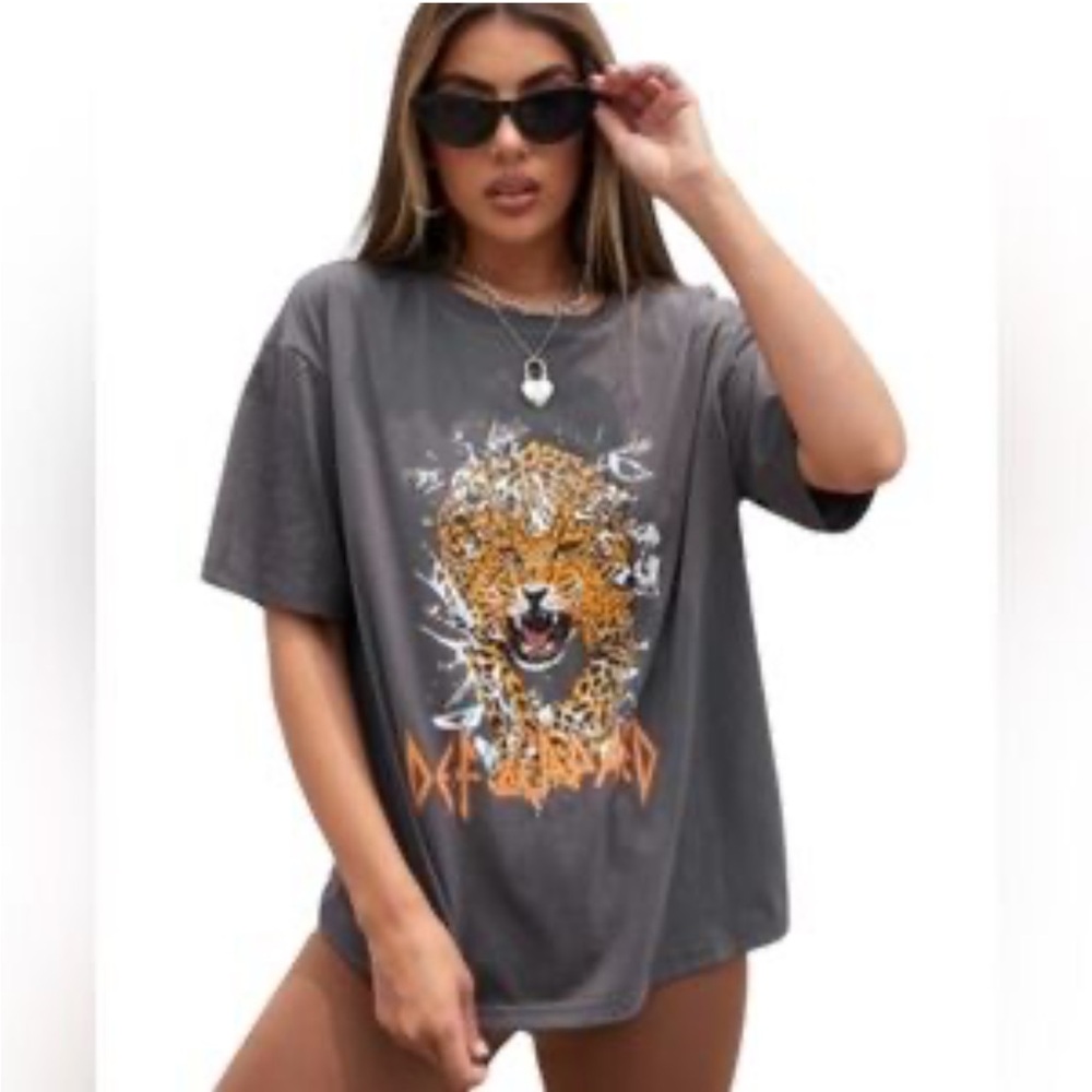 Oversized Gray Graphic T-Shirt